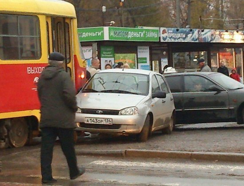 На проспекте Жукова образовалась многокилометровая пробка 