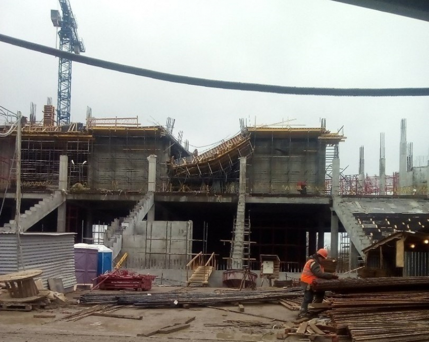 При строительстве 2 этажа «Волгоград Арена» обрушилась металлоконструкция 