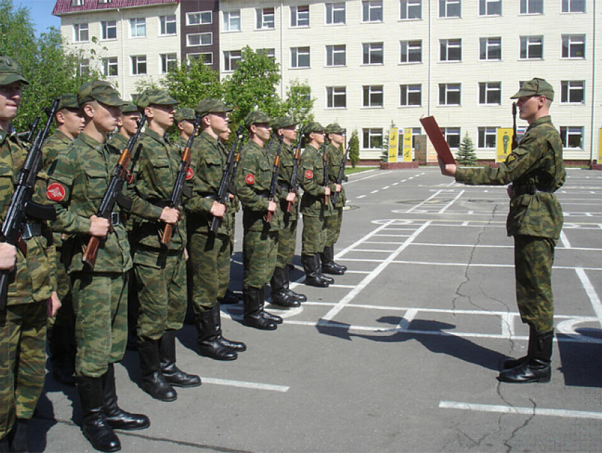 В армию из Волгоградской области отправятся служить 3200 человек