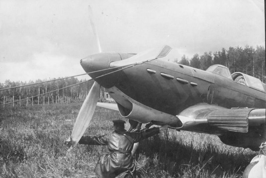 Календарь: 1 января 1942 год – советский летчик Юрий Лямин таранил над Сталинградом самолет врага