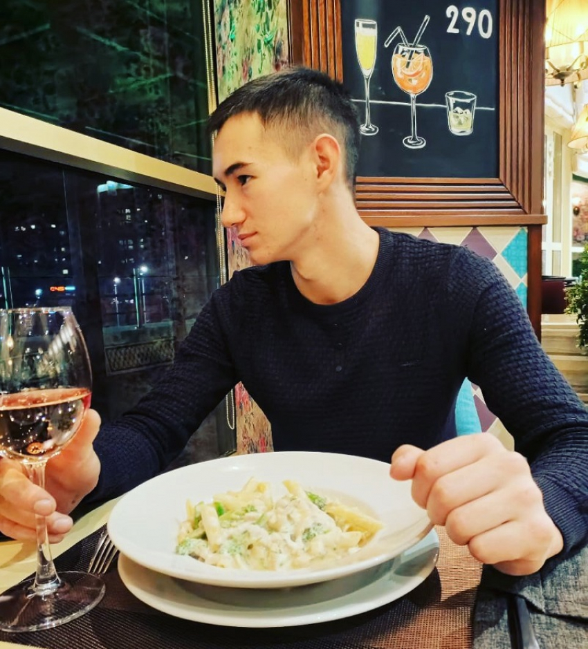 Будущий инженер Линар Алекешев в конкурсе «Шопинг в Торгушке»