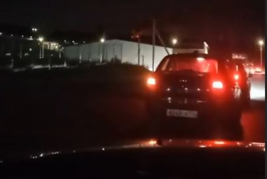 Свалку на 400 квадратов потушили в Волгограде — видео
