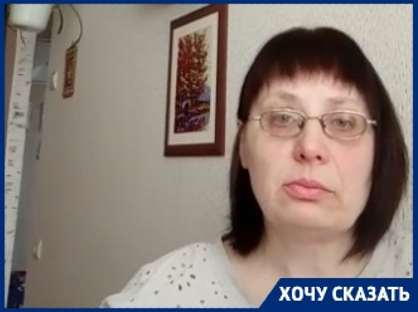 Волгоградка вынуждена скитаться по квартирам из-за вони от соседей: видео