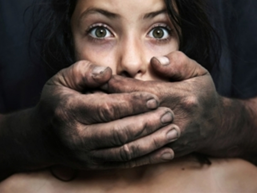 Под Волгоградом 16-летнюю студентку изнасиловал её 23-летний парень