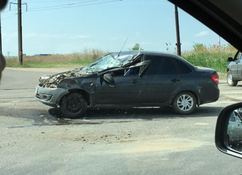 Фура не уступила дорогу легковушке в Волжском: есть пострадавшие