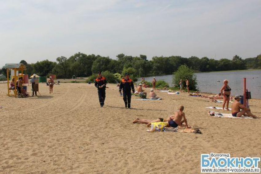 Волгоградца обокрали прямо на пляже