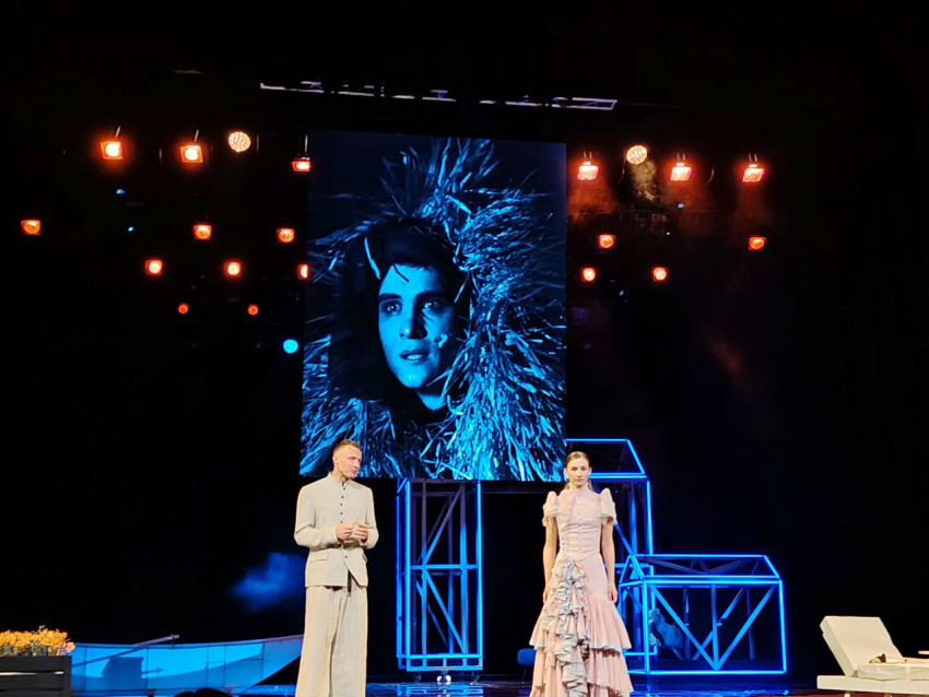 Максим Галкин*, Чулпан Хаматова и Полина Гагарина добавили перца премьере волгоградского театра