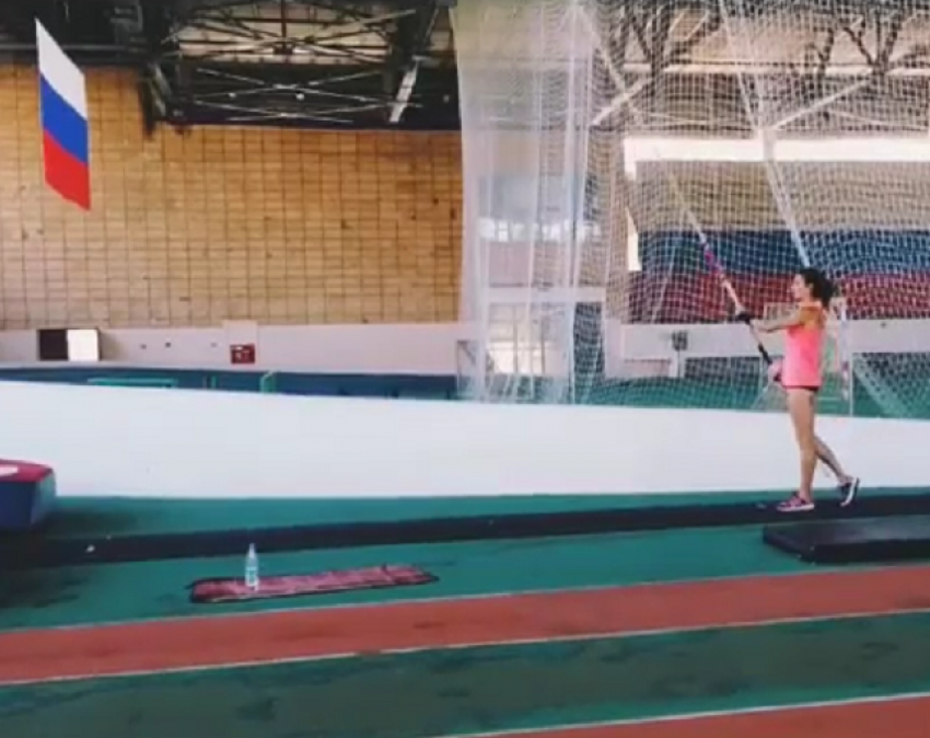  Елена Исинбаева поделилась видео с тренировки с Евгением Трофимовым