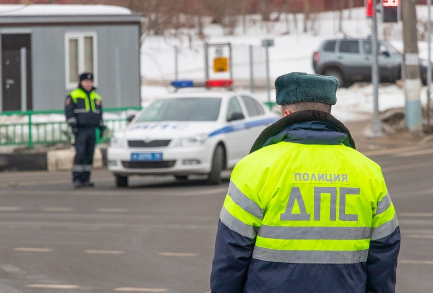 Нарушитель ПДД угрожал расправой инспектору ДПС и его семье в Волгограде