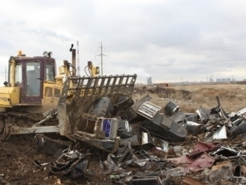 Полицейские Волгограда уничтожили на полигоне более 200 игровых автоматов