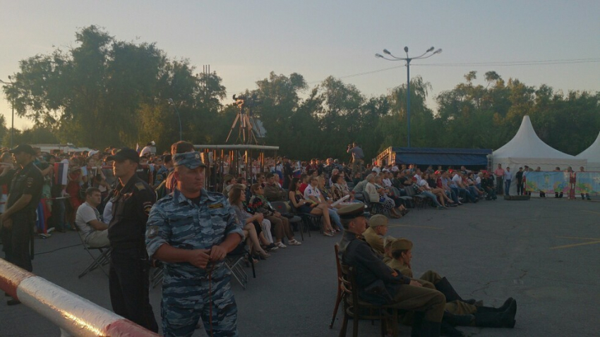 Тысячи волгоградцев болели за сборную России в матче с бельгийцами