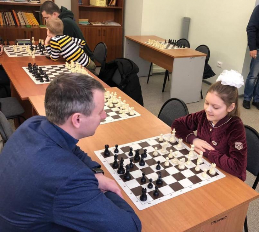 Волгоградский депутат вничью сыграл с одной из лучших шахматисток России, 10-летней Глафирой