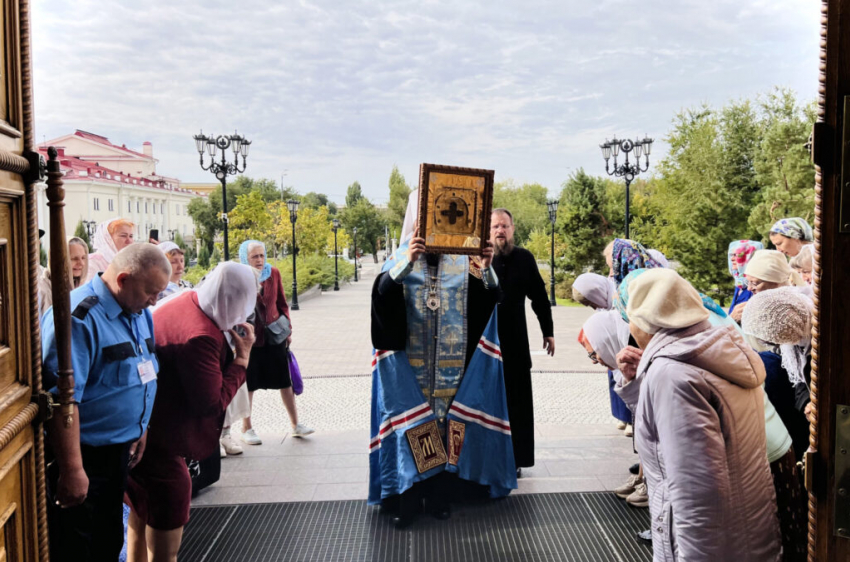 Чудотворную икону Божией Матери доставили из Беларуси в Волгоград
