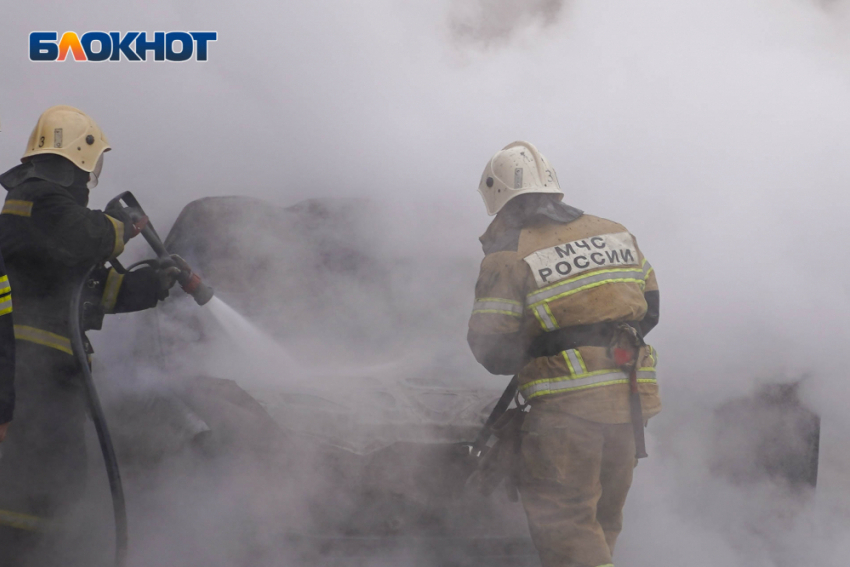 Крупный пожар вспыхнул в Волгоградской области