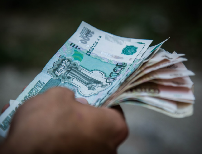 «Падать карманом на взятку» разрешат депутаты себе и чиновникам Волгоградской области