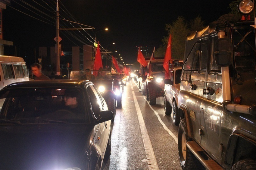 В Волгограде состоялся масштабный автопробег, посвященный Дню Победы