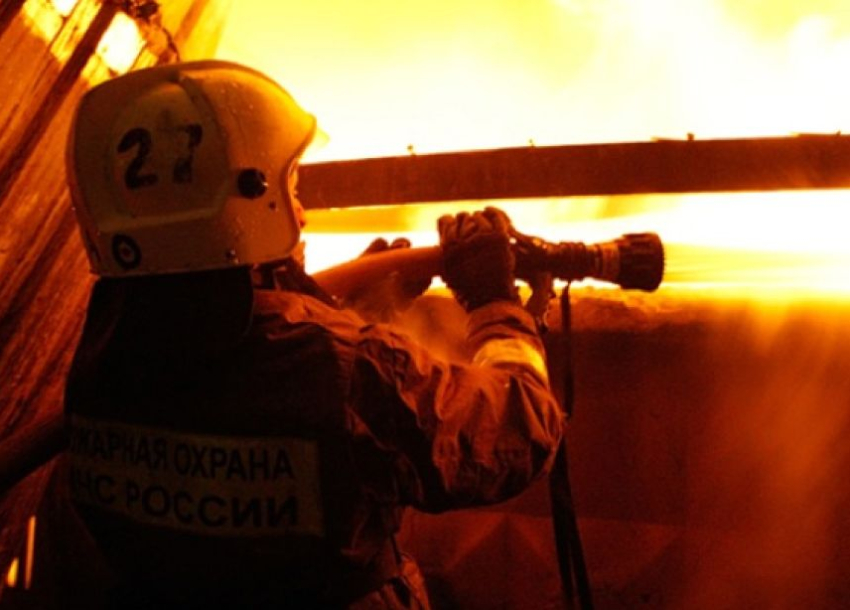 Под Волгоградом злоумышленники подожгли катер