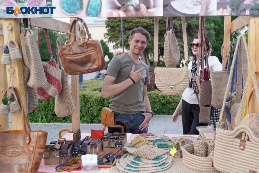 День предпринимателя в Волгограде: создатели украшений, сумок и игрушек в объективе фотографа 
