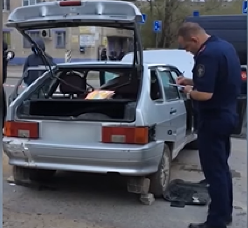 Последствия взрыва гранаты в машине пенсионера МВД попали на видео в Волгограде