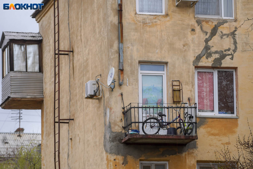 Без света, отопления и воды остаются волгоградцы после прошедшего урагана