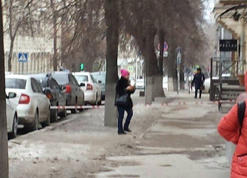 Центр Волгограда оцепили из-за угрозы взрыва