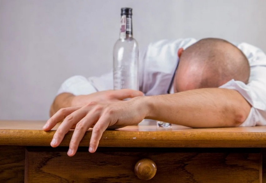 «Стресс и алкоголь убивают не хуже вируса»: бывший вице-мэр Волгограда согласился с главным наркологом страны