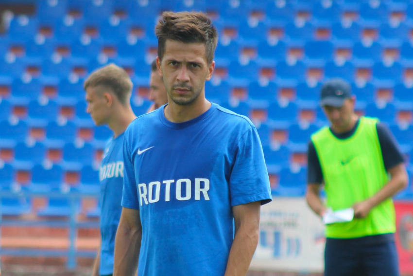 Защитник Валерий Почивалин ушел из «Ротора», не успев сыграть за клуб