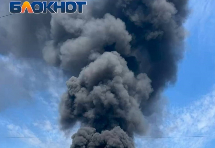 Названа причина мощного пожара в Краснооктябрьском районе Волгограда: видео