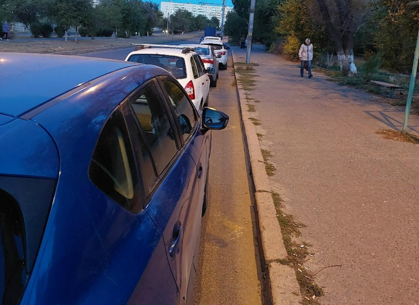 Ожидание по 12 часов и брошенные авто: что творится на заправках Волгограда