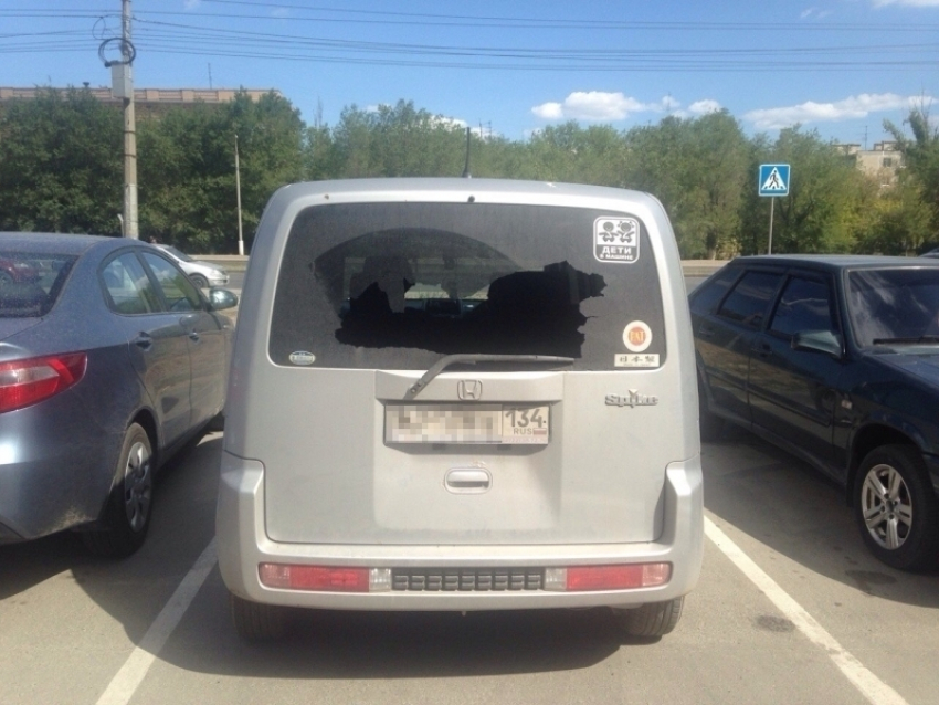 Водитель на Daewoo расстрелял в Волгограде автомобиль Honda