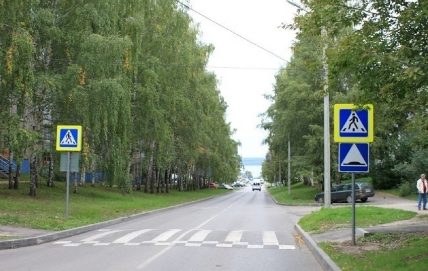 В Волжском на пешеходном переходе водитель на Chevrolet сбил мужчину