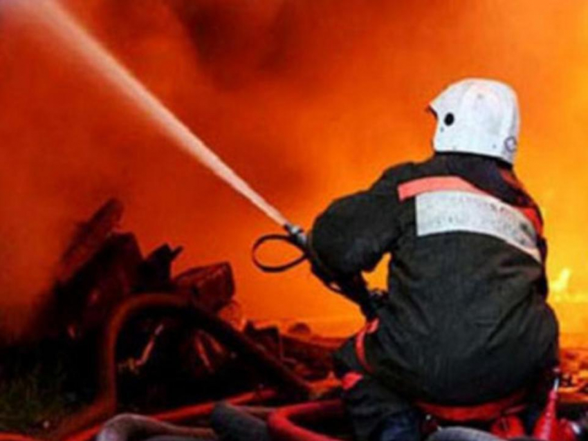 На пожаре под Волгоградом едва не сгорел заживо мужчина