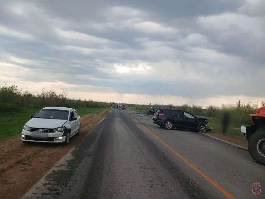 "Там творилось жуткое": двое погибли и шесть пострадали в шок-ДТП под Волгоградом