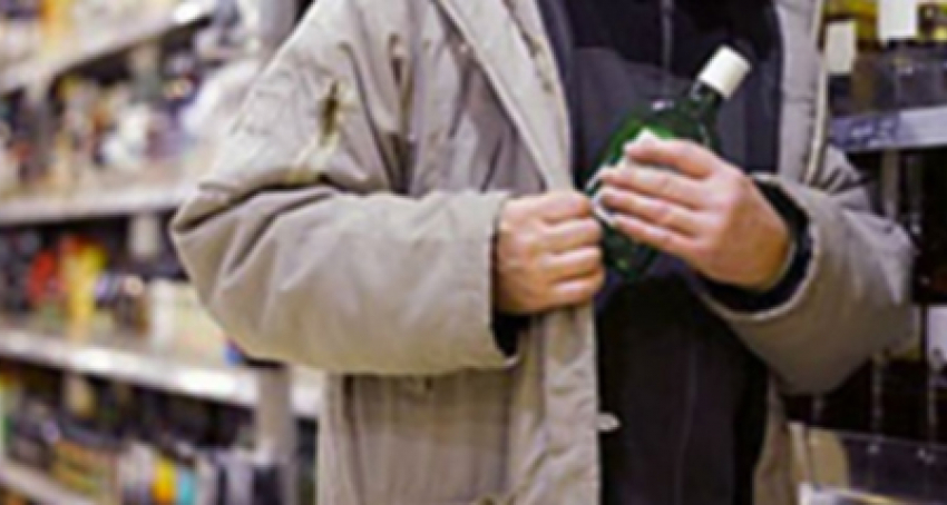 За кражу двух бутылок виски осудят 19-летнего волгоградца