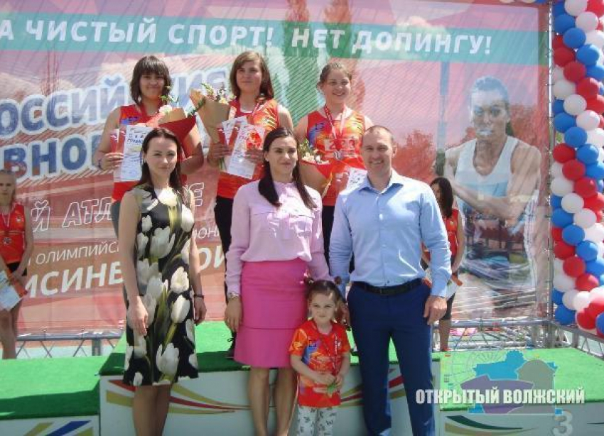 Елена Исинбаева показала волгоградцам повзрослевшую дочь 
