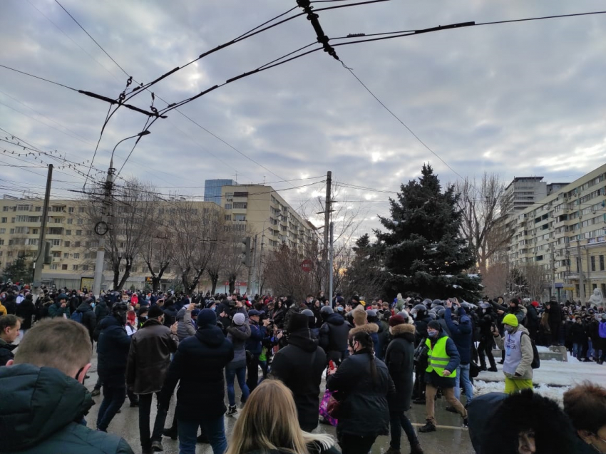 Более 10 человек задержаны, в ход шли дубинки: несанкционированная акция в Волгограде