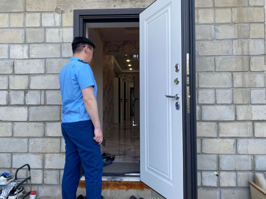 Появились фото из дома, где 15-летний зарубил отца топором под Волгоградом