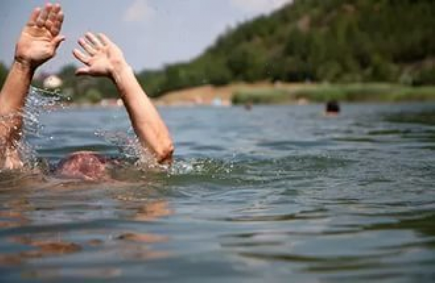 В Волгоградской области мужчина утонул в озере, возвращаясь с похорон
