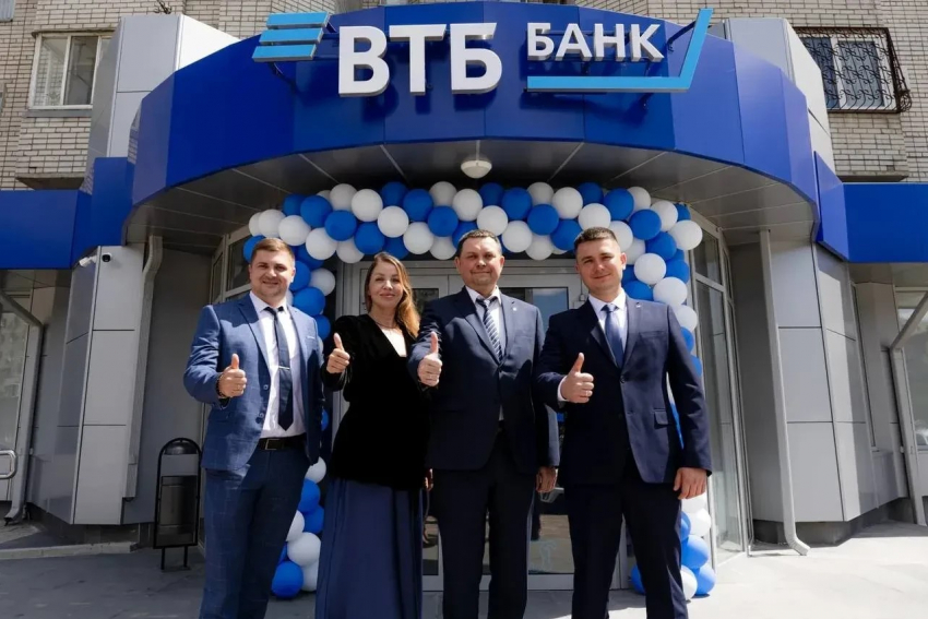 ВТБ открыл мультиформатный офис после реконструкции в Волгограде