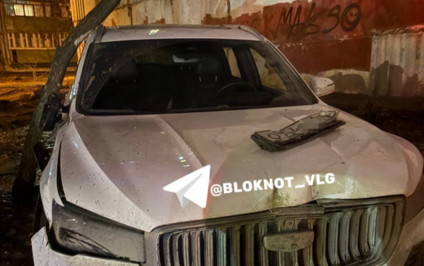 Видео с тараном Geely припаркованной «Нивы» обсуждают в Волгограде