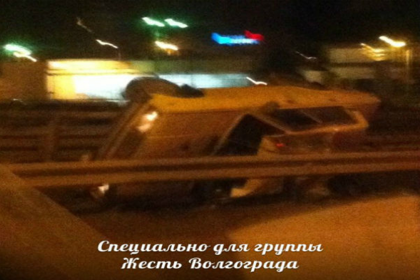 В Волгограде четыре 18-летних друга чудом выжили, перевернувшись на ВАЗ-2107 