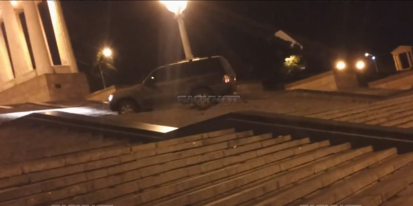 В Волгограде осудят водителя внедорожника, проехавшего по 500-метровой лестнице Центральной набережной