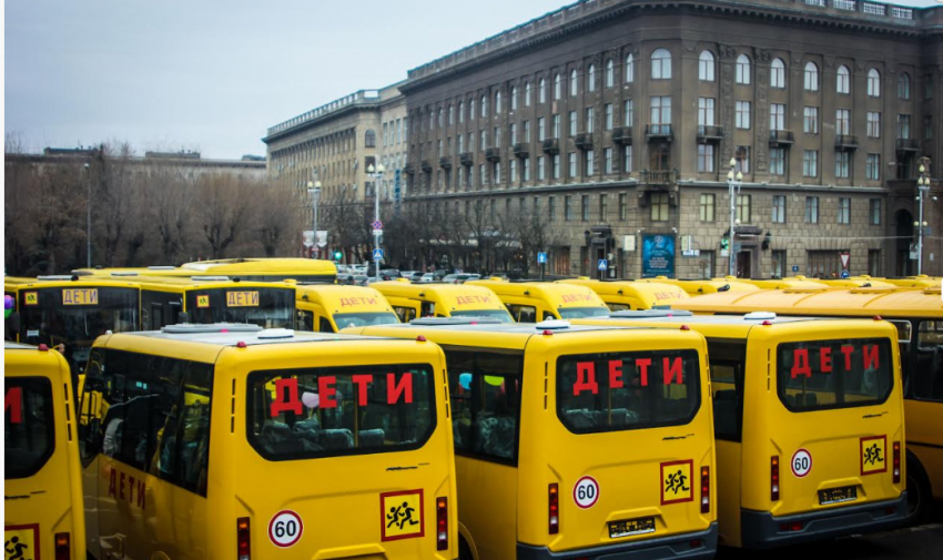В волгоградских школах вместо старых автобусов будут ездить новые и современные