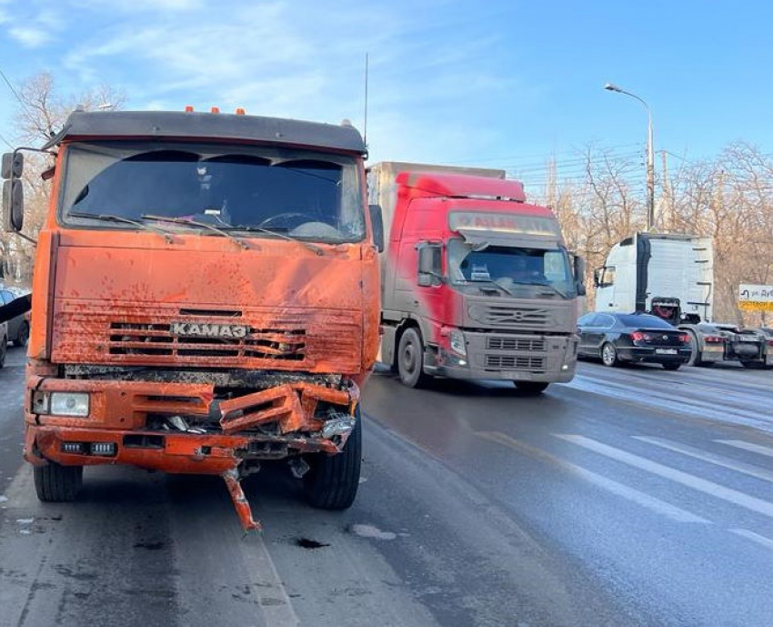 Водитель зерновоза попросил быть к нему помягче после ДТП с тремя погибшими в Волгограде