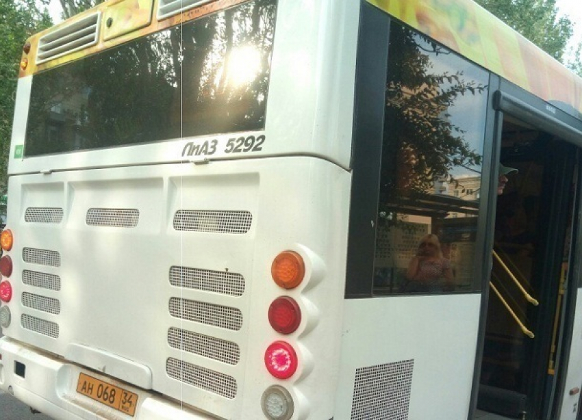Волгоградцы жалуются на работающие в 30-градусную жару печки в автобусах «Питеравто»