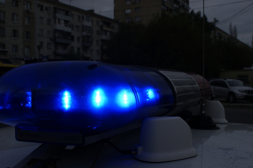 «Москвич» перевернулся на грунтовой дороге: водитель погиб, пассажирка в волгоградской больнице