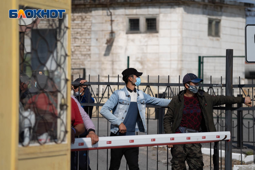 Рейс в депортацию: под Волгоградом задержали 20 мигрантов в «Газели» с неисправными тормозами