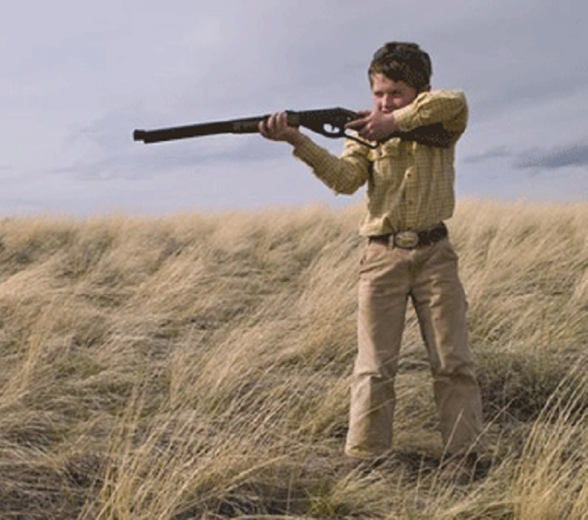 В Городище приятели прострелили спину из винтовки 11-летней девочке