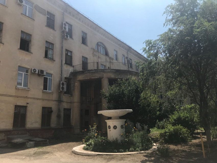 Жертву 80-летней пенсионерки-убийцы лечат неподалеку от места расправы в Волгограде 