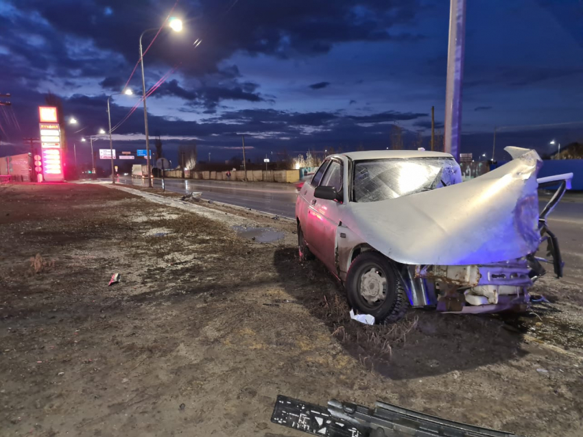 ДТП у автозаправки в Волгограде: водитель в больнице в тяжелом состоянии